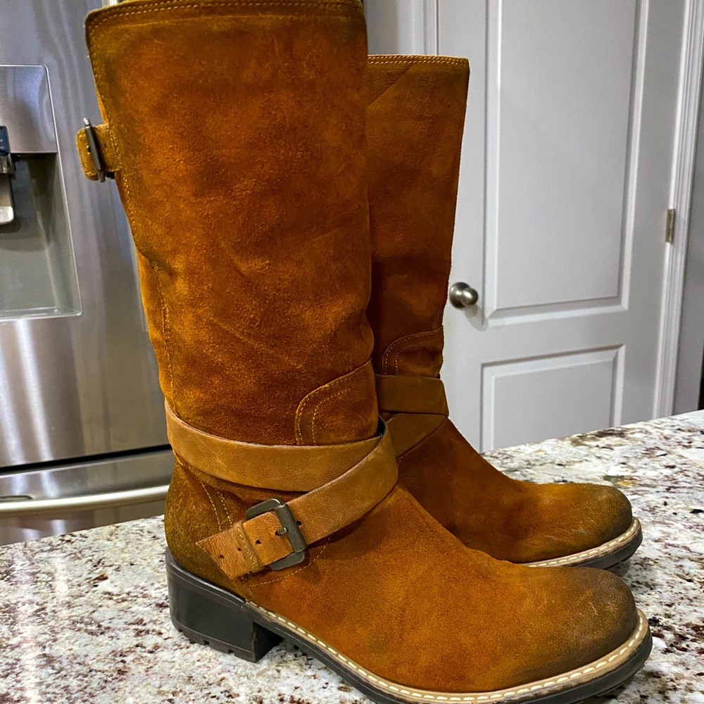 Rust distressed Clarks boots